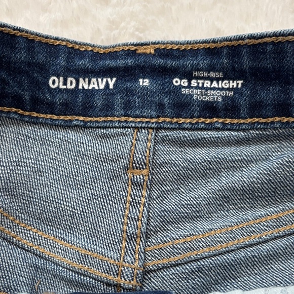 Old Navy Denim Blue Women's Shorts NWOT never worn size 12 - Picture 6 of 8